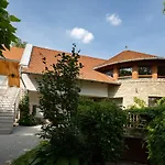 Kupolavilla-apartment-event House By The Danube River-buda Apartment Budapest